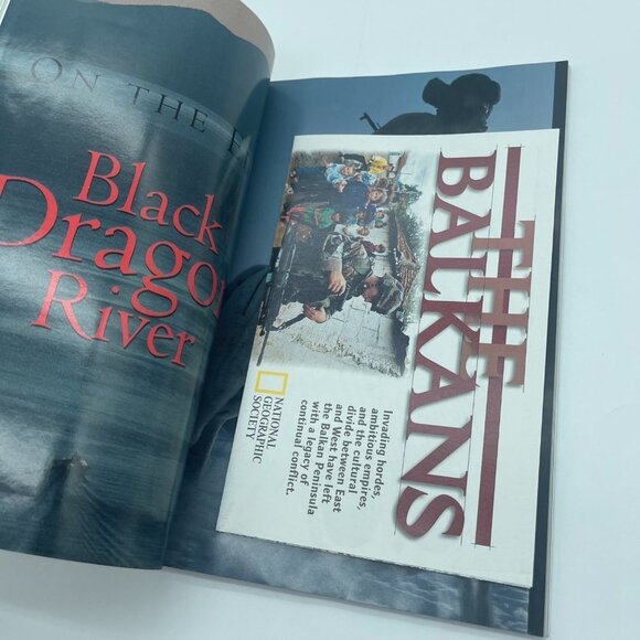 5/$10 National Geographic Magazine Orphan Gorillas April 2000 - Picture 5 of 9